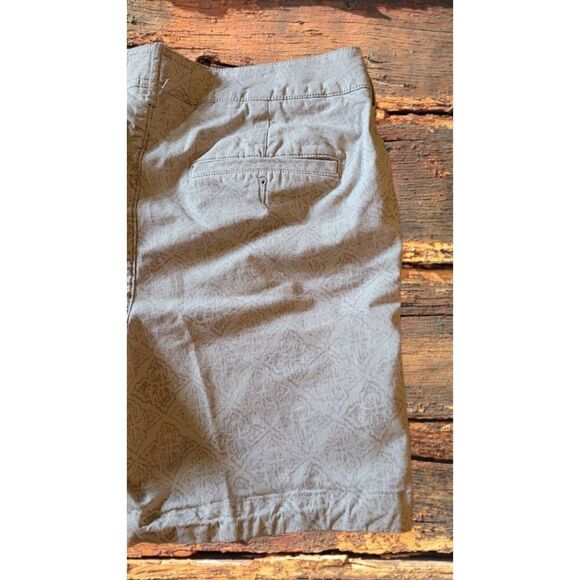 Abercrombie & Fitch‎ Shorts Women Sz 29 Khaki Flat Front Summer Everyday - Picture 3 of 3